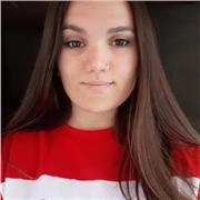 Studentessa diplomata presso il Liceo Artistico e frequentante l'università impartisce lezioni di italiano, letteratura, storia e storia dell'arte a ragazzi delle elementari, medie e superiori